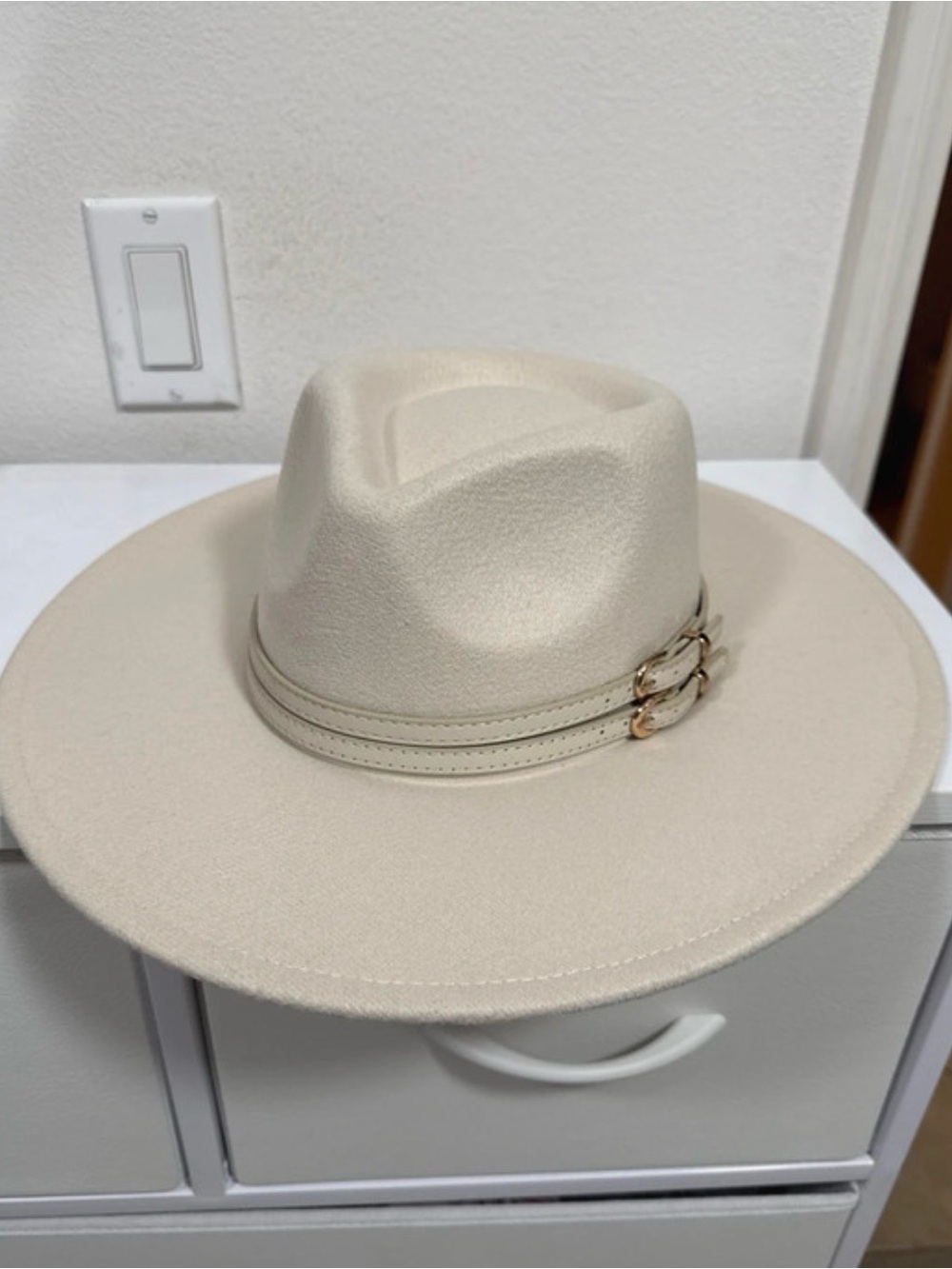 Source Unknown Cream Wide-Brim Fedora with Double Buckle Band
